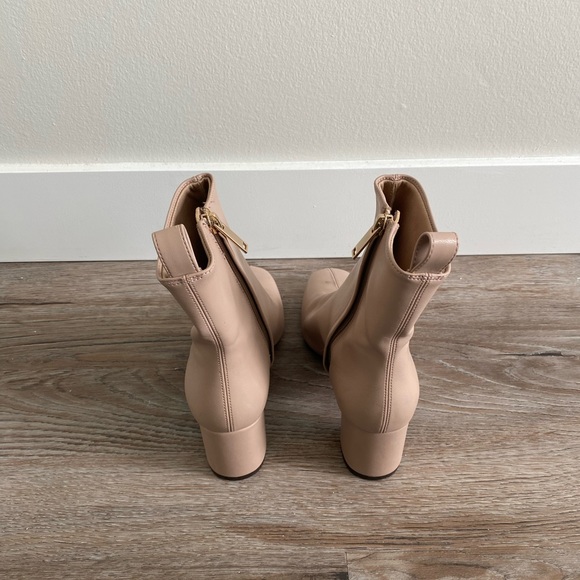 Beige heeled boots with gold zipper - Picture 4 of 4